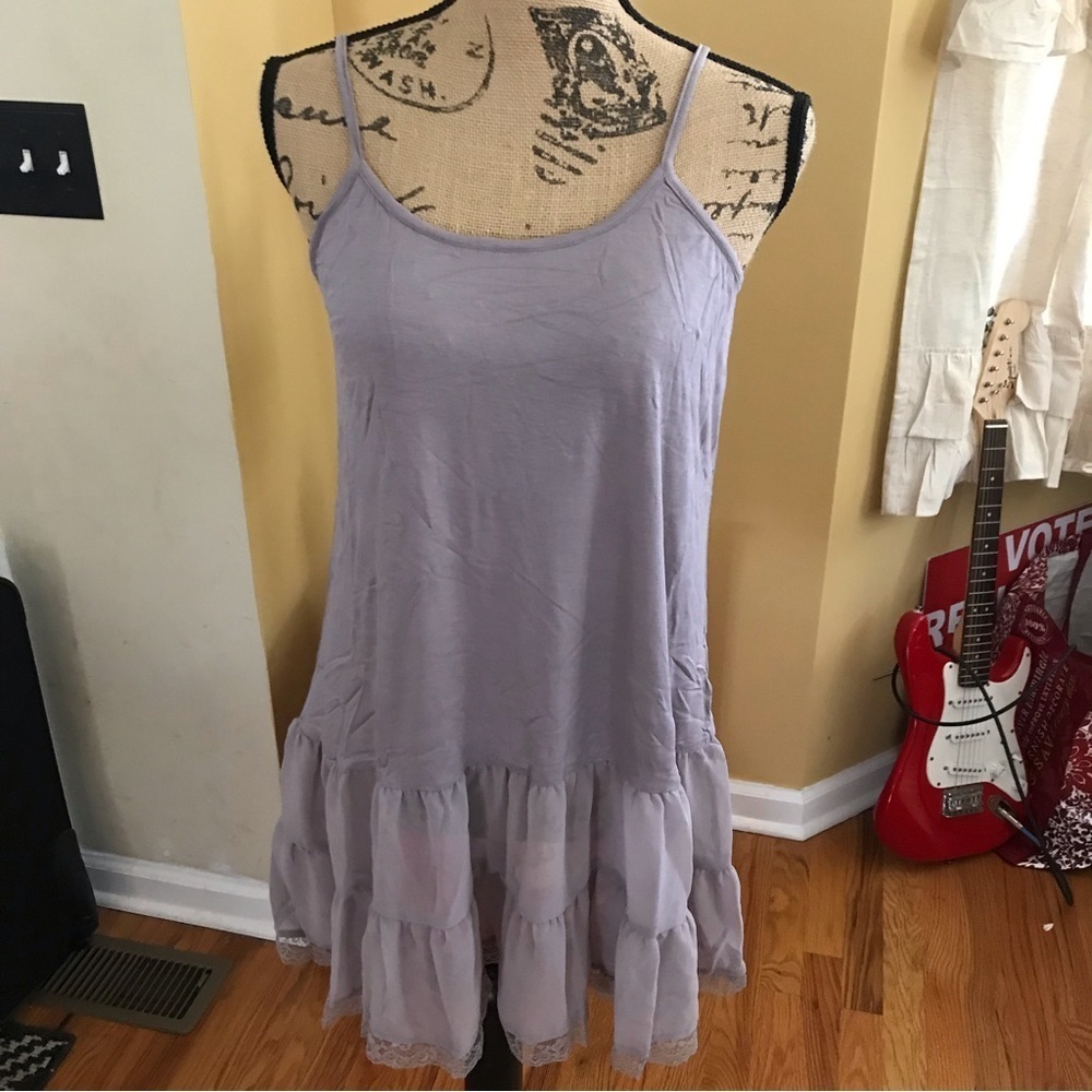 ▪️Easel Ruffled Bottom Tank